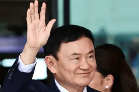流亡15年，泰国前总理他信为何选择回国自投罗网？图片