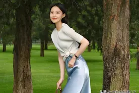 若你身高不足158cm，建议多穿这2种长度的裙子，既显高又洋气！图片