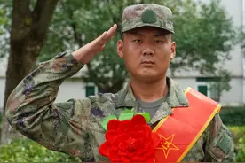 圆梦！小伙放弃读博，参军入伍！图片