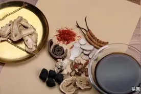 握拳出生，撒手而亡图片