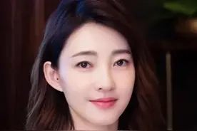 精致优雅的王丽坤，气质出众，尽显妩媚的身姿，非常的漂亮图片