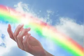 清晨驱散雾霾的阳光心语，干净通透，蕴含人生哲理图片