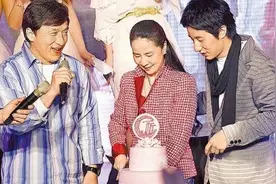 做了四十年隐形妻子，终掌控成龙百亿家产，林凤娇不止能忍还够狠图片