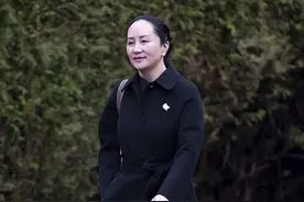 真正见过世面的女人，穿大衣不会配“打底裤”，看孟晚舟就知道了图片