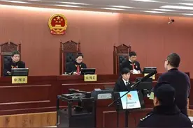 法官说罚金5万，交钱判三年，不交就四年，条件一般，要不要交？图片