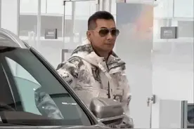 赵文卓现身4S店买新车！穿百元外套，试驾二十万国产车惹争议图片