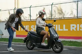现在才知道，电动车和摩托车1年使用成本差多少？选哪个会更实用图片