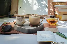 独处、喝茶、读书，我一个人晒太阳也很快乐图片