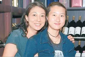 成龙私生女，上演“被嫌弃的一生”，如今放下一切重新来过图片