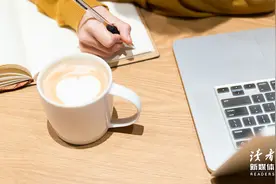 80后夫妻存300万决定退休：年轻人想退休，到底要准备多少钱？图片