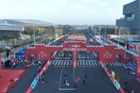 整整14个小时，一群人跑赢了浙江绍兴这场马拉松图片