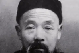 51年老农挖开一座坟墓，取出一个箱子交给政府，领导直呼：快上报图片