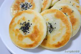 做法零难度的豆沙饼，外皮酥脆掉渣，内里柔软多层，太好吃了图片
