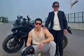 健身教练辞职回家带患癌母亲健身，200多天后，妈妈居然成了这样图片