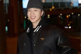 狗粮!马龙携漂亮妻子夏露出席米兰时装周,美美逛吃被小姐姐追星图片