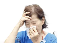 55岁不顾反对生下了小女儿，60岁生病住院儿女没人愿意送饭图片