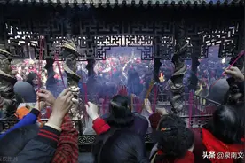 泉州开元寺大雄宝殿：“五方佛”、“飞天”二十四尊及石柱近百根图片