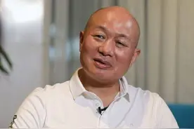 他曾是仓库发货员，在海南炒房险破产，现为湖南首富，身家1350亿图片