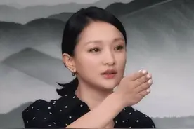 “小丑手”太减分了，这9位女星个个貌美如花，却被手拖后腿图片
