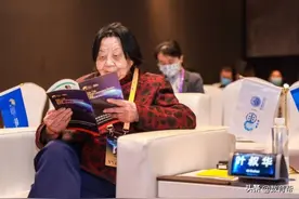 95岁中科院院士叶叔华，全英文演讲：女人的好命，从不认命开始图片