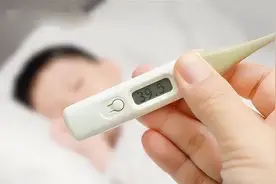 发烧其实是身体对抗病毒的秘密武器，那么发烧了究竟该怎么办？图片