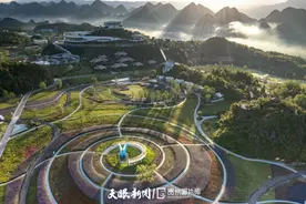 60秒看贵州丨鸟瞰百里杜鹃彝山花谷图片
