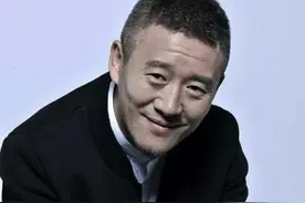 侯岩松：大爷演得太可恨五一不敢出门玩，戏中的配角，业内的大咖图片