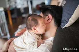 你家孩子晚上不肯睡，有可能是这四种东西在捣乱图片