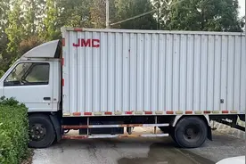 乡村路上闪现“无人驾驶”货车！民警紧急出动图片