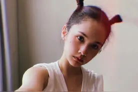37岁杨丞琳晒健身照秀马甲线，扎哪吒头素颜出镜，状态似妙龄少女图片