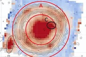 时空错乱：韦布望远镜发现一个“穿越”到远古宇宙的现代星系图片