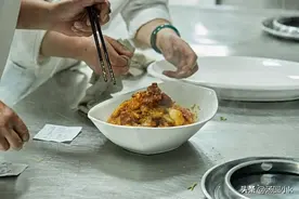 厨房中有种毫不起眼的工作叫“打荷”，你知道什么叫“打荷”吗？图片