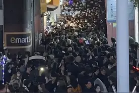 韩国梨泰院踩踏事件：那些在救护车旁边蹦迪的人，令人细思极恐图片