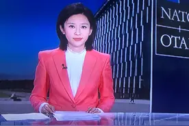 中央一台来了新美女主持，是个萌妹子，说错台词好紧张，很可爱图片