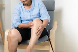 老人突发双腿痛，一查竟是肺癌！高危人群要早做筛查图片