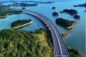 《航拍中国》带火的最美水上公路，引起极度舒适图片