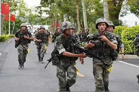 战友，还记得五公里考核帮你背枪的兄弟吗？图片