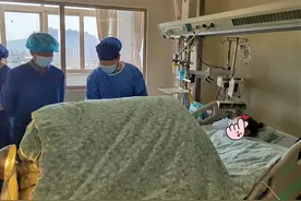 “想大口喝矿泉水”的女孩双腿保住了！还喝上了橙汁……图片