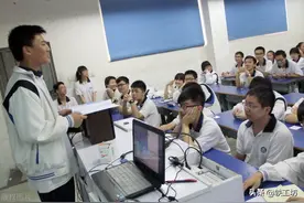 中小学教师能不能直接转身份为公务员？满足4个条件才有可能图片