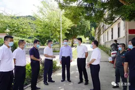 庄悦群到信宜检查疫情防控、安全稳定及森林防火工作：以“时时放心不下”的责任感保障群众平安过节图片