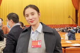 20位明星出席文代会：靳东帅气十足，刘昊然邋遢，周冬雨占据C位图片