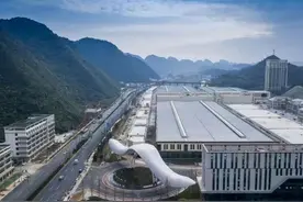​经开区首个分布式光伏发电项目签约落地图片