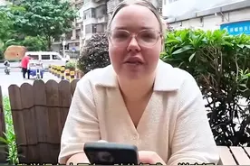 澳洲夫妻中国游，花式夸赞中国引老外质疑被收买，夫妻霸气回怼！图片