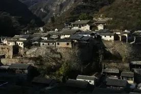 猎奇故事：神奇的木偶走进现实世界图片