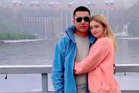 中国姑爷圆了俄罗斯丈母娘43年的回乡梦，阿楠给老人惊喜让人感动图片