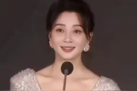 求求别扮嫩了！42岁殷桃与小鲜肉演情侣，网友：拍吻戏不尴尬吗图片