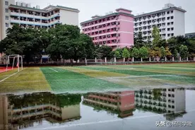大学暗恋她四年，深知没有以后了图片