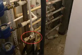 公共水表间水管漏水把楼下住户淹了，责任到底由谁来负图片
