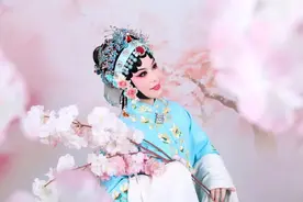 月入过万，“草根”艺人有了梦想舞台图片
