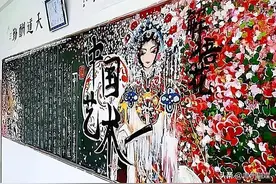 初三女生黑板报走红，美术造诣令人折服，老师都跑过来“膜拜”图片